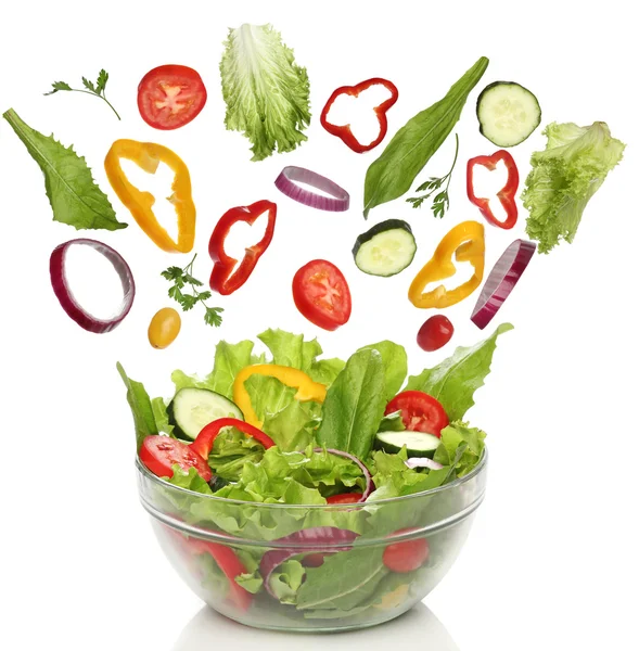 떨어지는 신선한 야채. 고립 된 건강 한 샐러드 — 스톡 사진