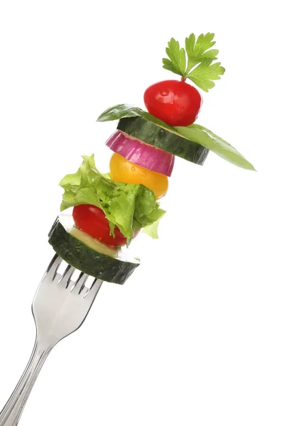 Mezcla de verduras en un tenedor aislado. Concepto de dieta — Foto de Stock