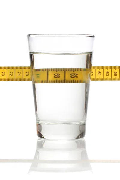 Glass of water and a measuring tape — Stock Photo, Image