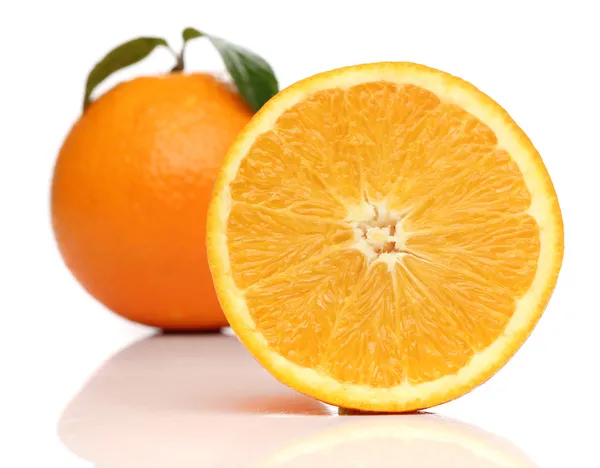 Gezonde oranje geïsoleerd op witte achtergrond — Stockfoto