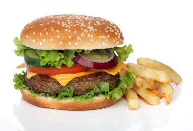 lezzetli hamburger ve patates kızartması izole