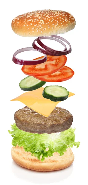 Ingredientes voladores de hamburguesa aislada — Foto de Stock