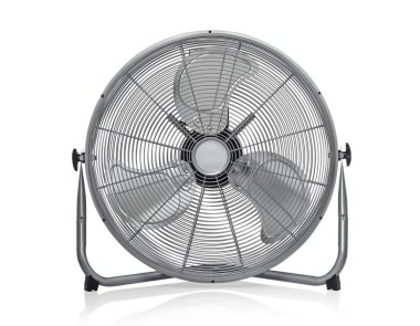 Metal elektrikli vantilatör beyaz arkaplanda izole