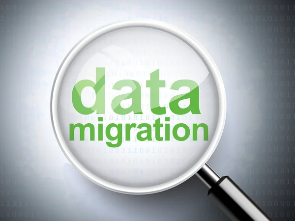 Lente di ingrandimento con parole migrazione dei dati — Vettoriale Stock