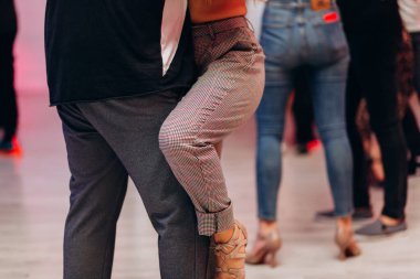 Kharkiv, Ukrayna 17.08.21 Dans pistinde dans eden insanlar