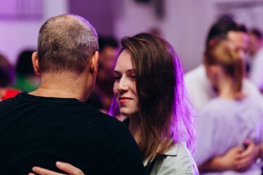 Kharkiv, Ukrayna 17.08.21 Dans pistinde dans eden insanlar