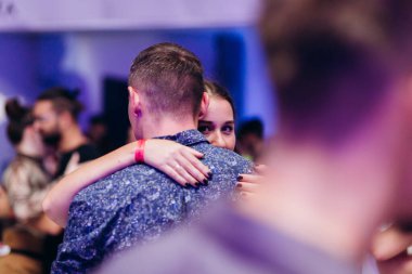 Kharkiv, Ukrayna 17.08.21 Dans pistinde dans eden insanlar