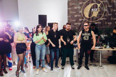 Kharkiv, Ukrayna 17.08.21 Dans pistinde dans eden insanlar