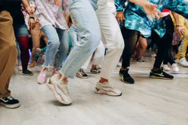 Kharkiv, Ukrayna 17.08.21 Dans pistinde dans eden insanlar