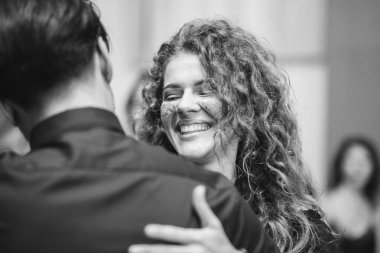 Kharkiv, Ukrayna 25.10.21 Dans pistinde kizomba dansı yapan insanlar