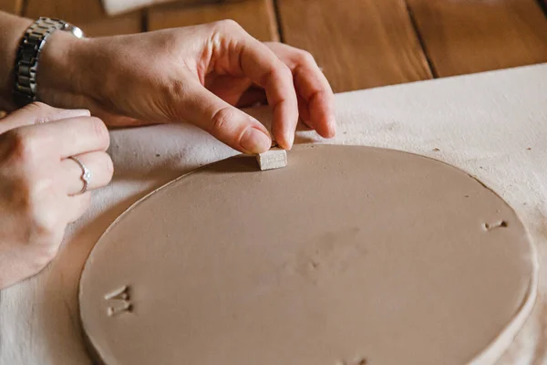 Female Hands Make Dishes Clay — Stock Photo, Image