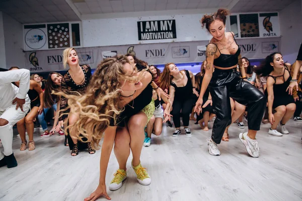 Kharkiv Ukraina Människor Dansar Kizomba Dansgolvet — Stockfoto