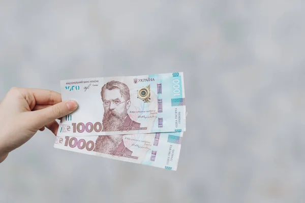 Ruka Drží Dvě Bankovky 1000 Hřivny Ukrajinská Hřivna Měna Ukrajiny — Stock fotografie