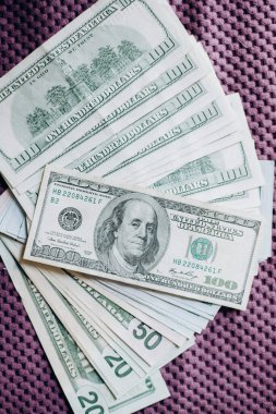 ABD 'nin dolar banknotları. 100 Amerikan doları. ABD 'nin parası