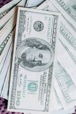 ABD 'nin dolar banknotları. 100 Amerikan doları. ABD 'nin parası