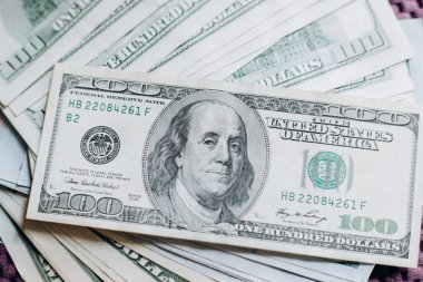 ABD 'nin dolar banknotları. 100 Amerikan doları. ABD 'nin parası