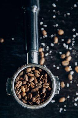 Kahve yapmak için kahve çekirdekli metal cihaz tutacağı.