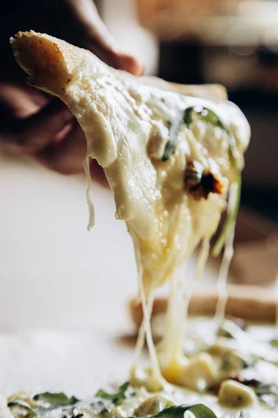 Deliciosa Jugosa Pizza Italiana Con Salchicha —  Fotos de Stock