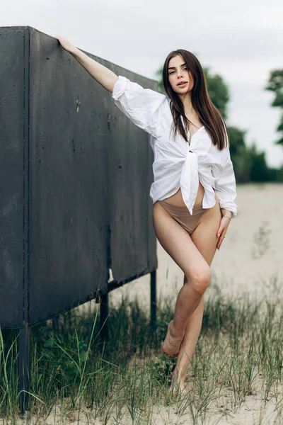 Estilo Vida Verão Retrato Bela Jovem Loira Feliz Com Corpo — Fotografia de Stock