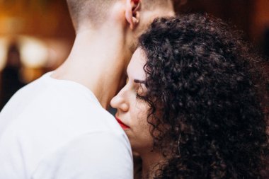 Kharkiv, Ukrayna 11.12.21 Dans pistinde dans eden insanlar