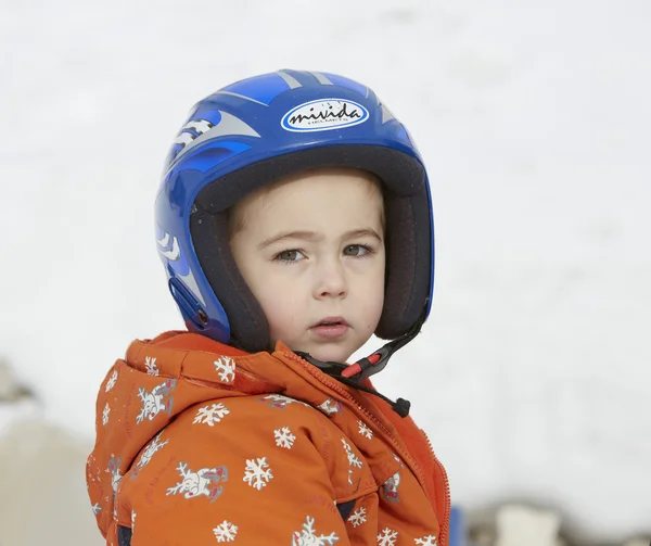 Niño en casco —  Fotos de Stock