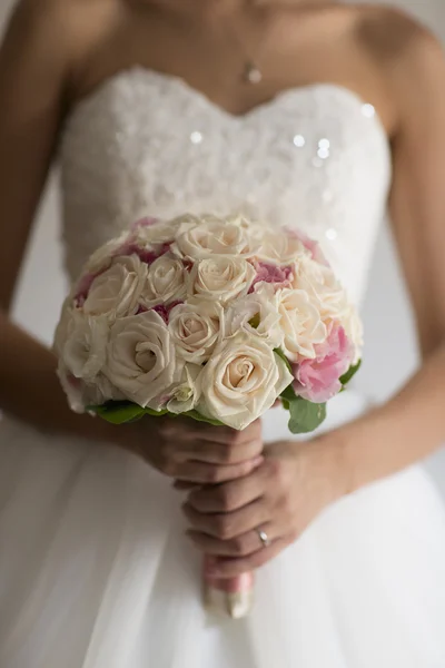 Beauty wedding bouquet of roses — Stockfoto