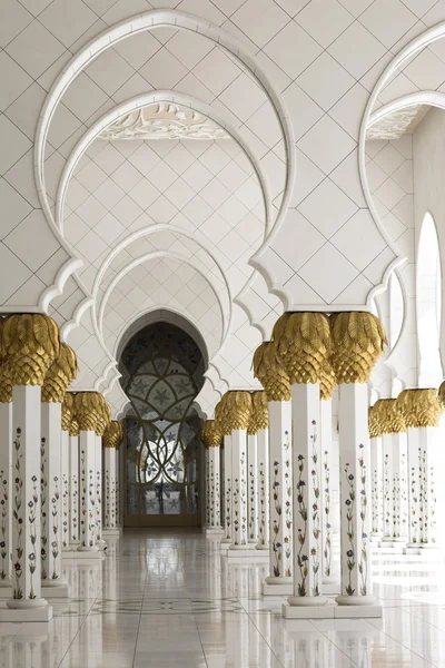 Beautiful white muslim church interio — Stock Photo, Image