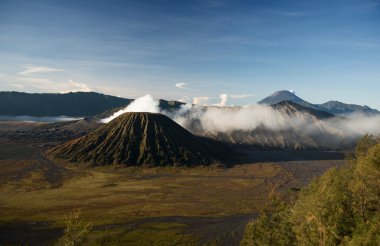 aktif yanardağ krateri duman, bromo, Endonezya