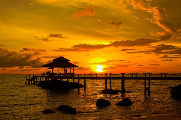 Sunset over the beach, ostrov Koh Kood, Thailand . — стоковое фото