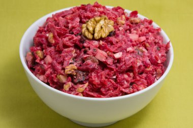 salata pancarı ile kurutulmuş Erik, fındık