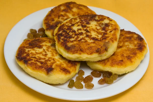 Sweet cheese pancakes on a plate — Stock Photo, Image