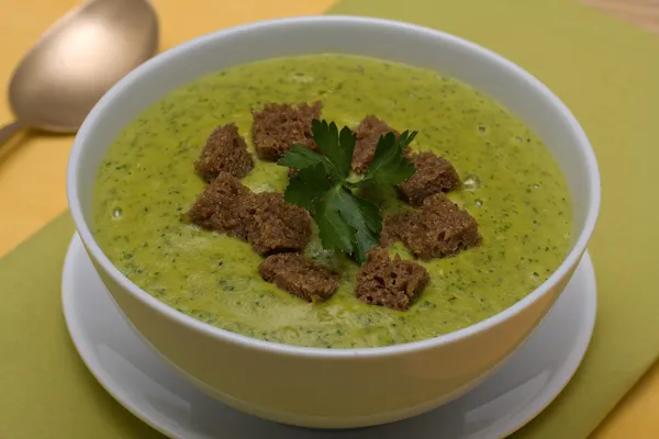 Sopa de crema de espinacas —  Fotos de Stock