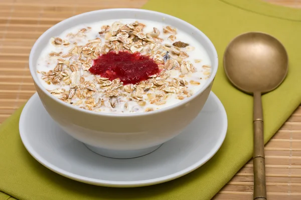 Granola deliciosa e saudável ou muesli — Fotografia de Stock