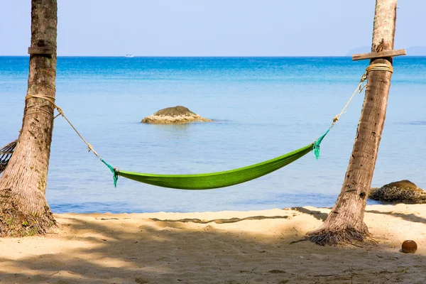 Hangmat op het strand — Stockfoto