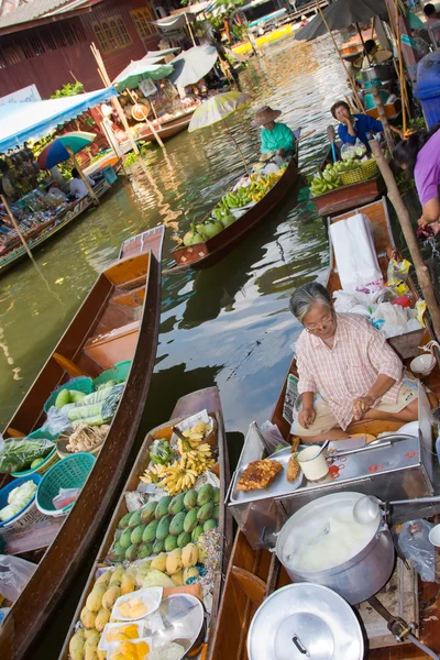 Damnoen Saduak floating market — Stock Photo, Image