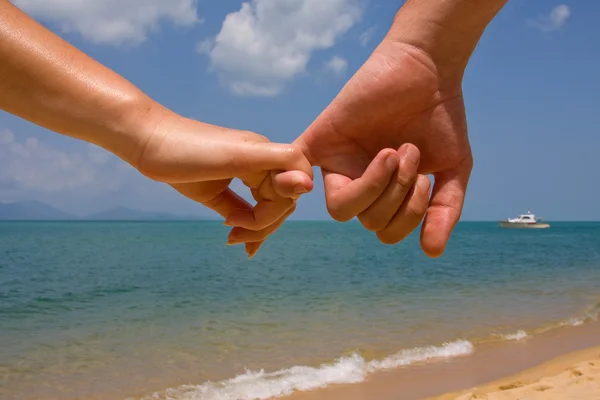 Couple hands connecting — Stock Photo, Image