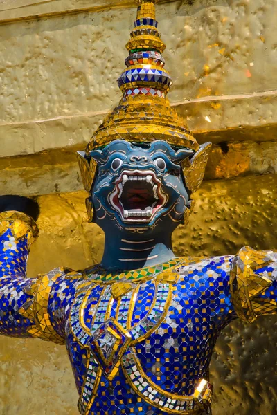 Mythische figur des großen palastes, bangkok thailand. — Stockfoto