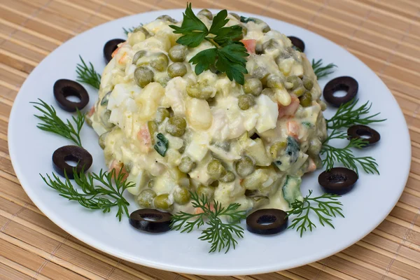 Russisk traditionel salatolivier - Stock-foto