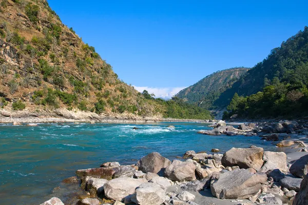 Fiume Gange nelle montagne dell'Himalaya — Foto Stock