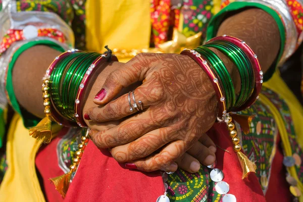 Henna auf Händen — Stockfoto