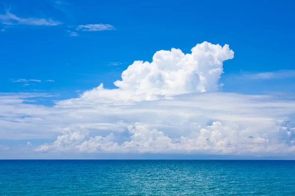 青い空と海 — ストック写真