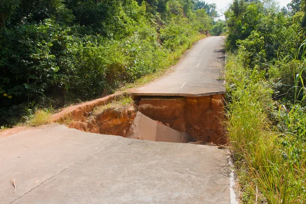Onderbreking van asfaltweg in thailand — Stockfoto