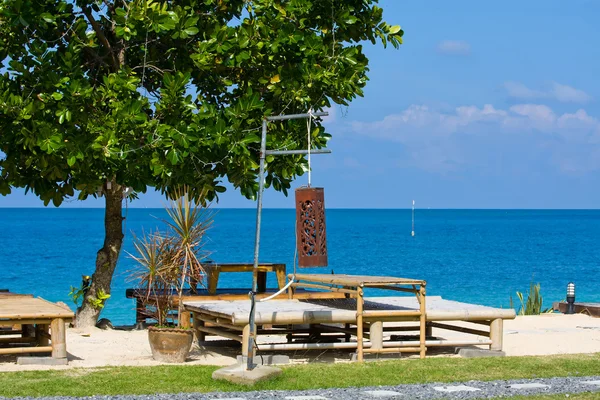 テーブルと椅子、美しい海の景色、タイで. — ストック写真