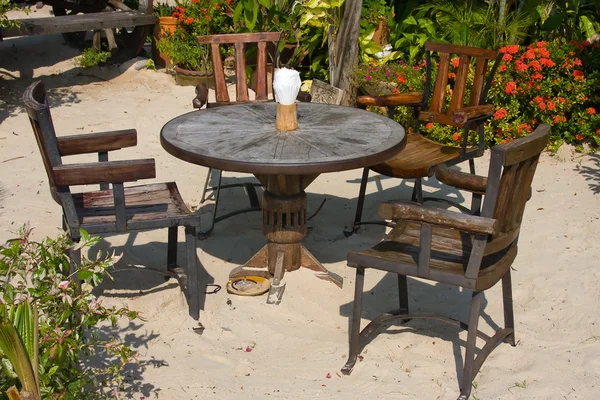 Tavolo e sedie in caffè vuoto, Thailandia — Foto Stock