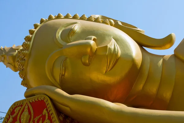 Gold reclining Buddha . Laos . — Stock Photo, Image