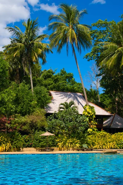 Schwimmbad. Thailand . — Stockfoto