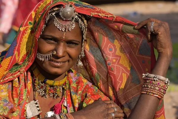 Retrato de una mujer de la India Rajasthani — Foto de Stock