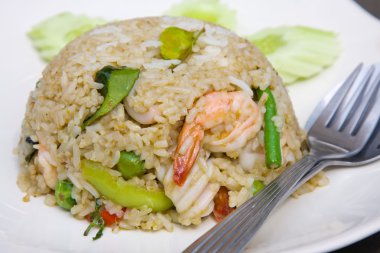 Deniz ürünleri ile pirinç