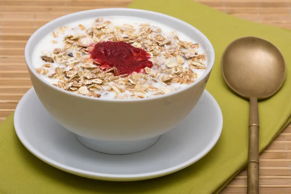 Granola deliciosa e saudável ou muesli — Fotografia de Stock