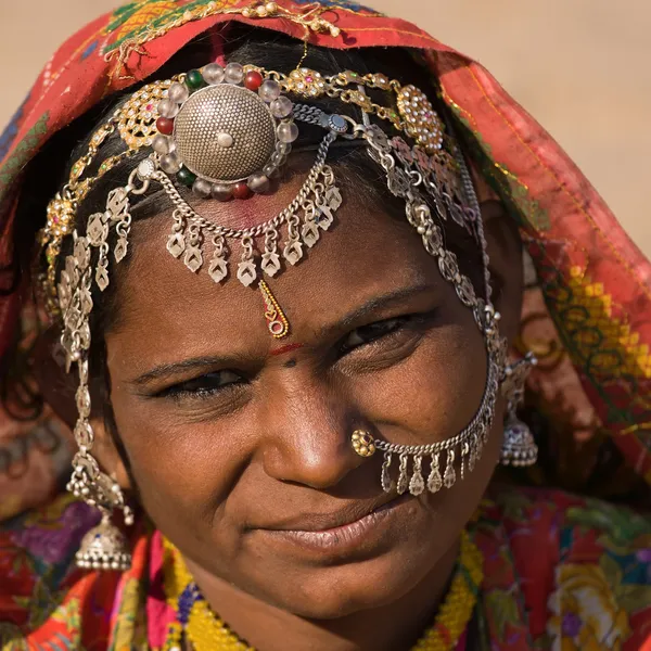 Porträtt av en Indien rajasthani kvinna Stockfoto